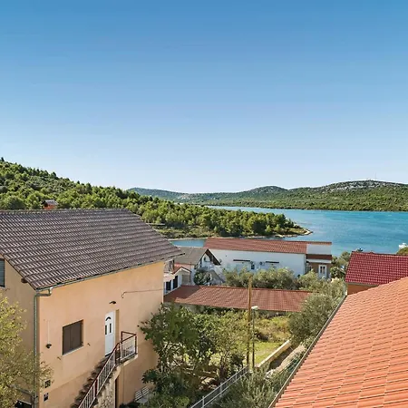 Hrvatske Mladezi * Pirovac