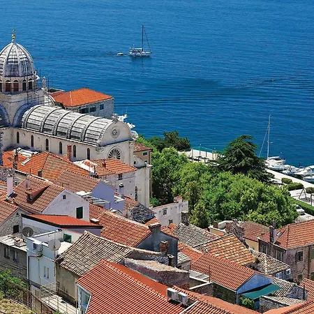1 Bedroom Amazing In Apartment Pirovac