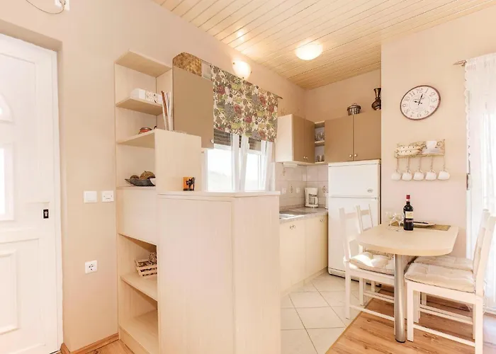 Hrvatske Mladezi * Pirovac