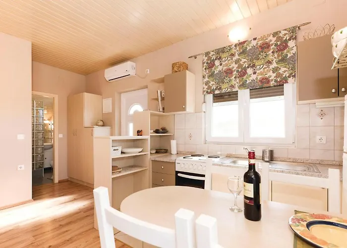 Hrvatske Mladezi 아파트 피로바츠